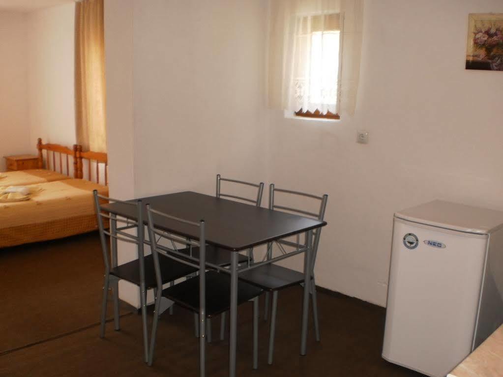 Ivet Guest House オブゾー エクステリア 写真